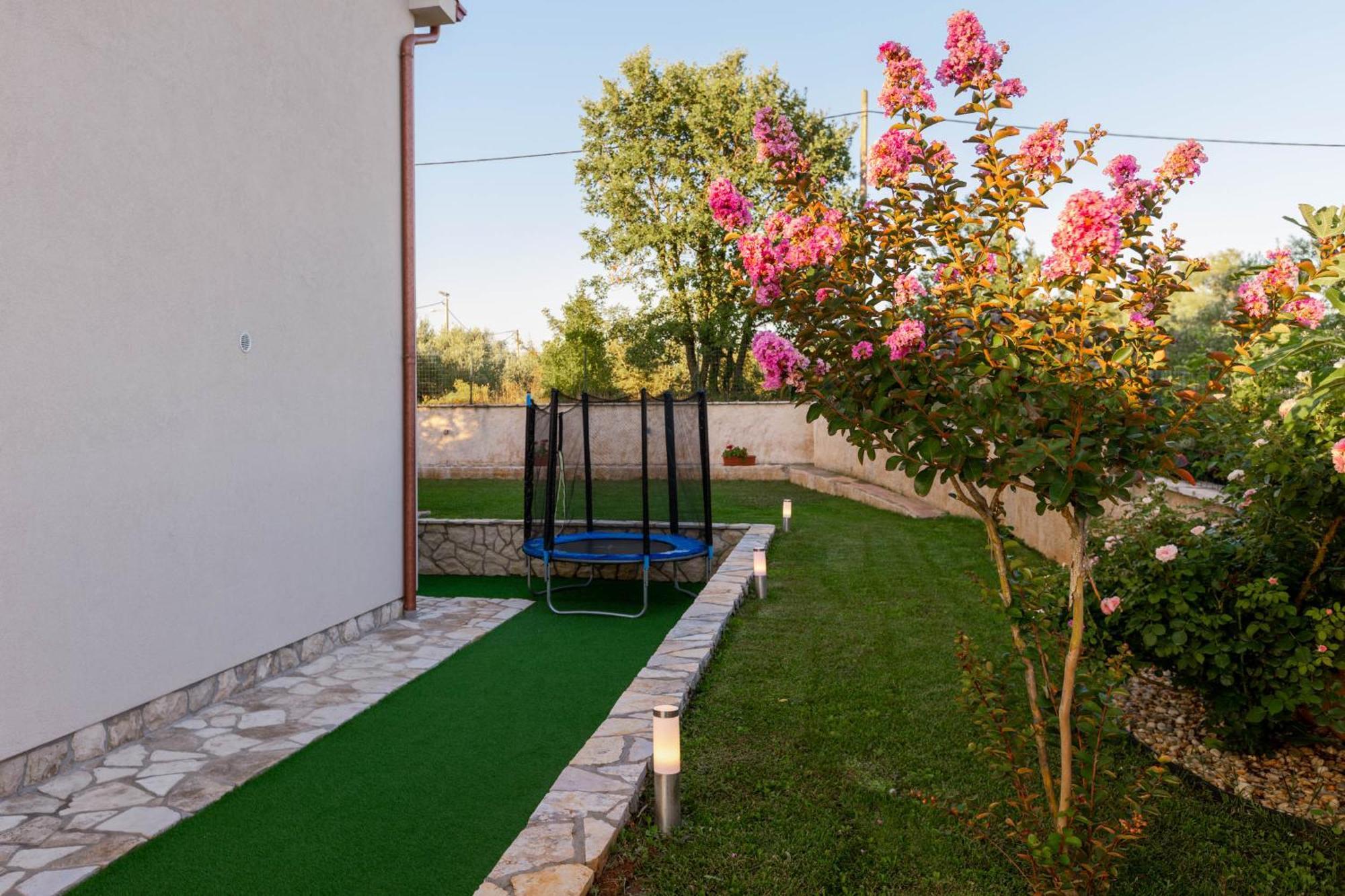 Villa Sara - Perfect Family Holiday Brzac Bagian luar foto