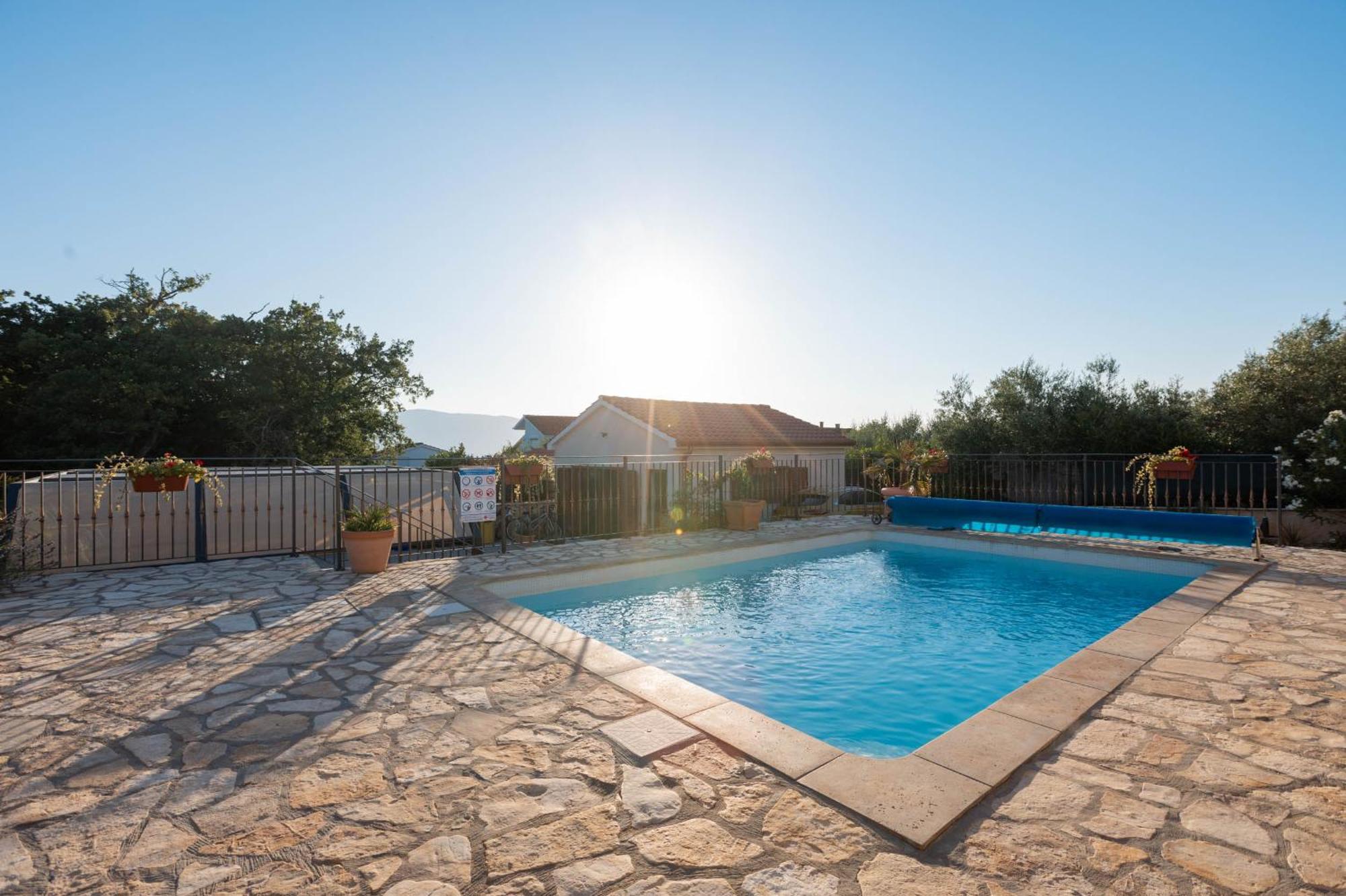 Villa Sara - Perfect Family Holiday Brzac Bagian luar foto