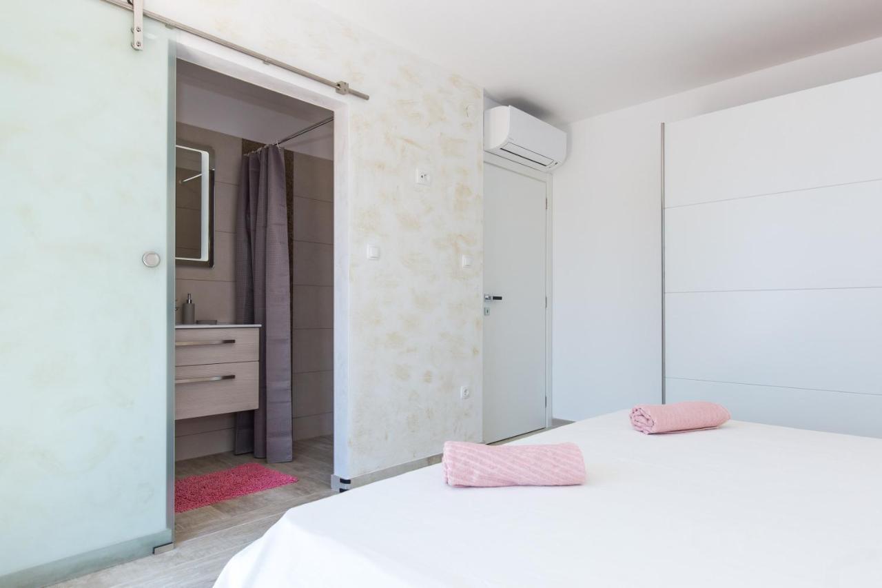 Villa Sara - Perfect Family Holiday Brzac Bagian luar foto